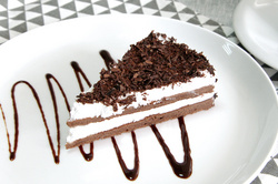 maun 西式餐厅定制化甜品-黑森林蛋糕