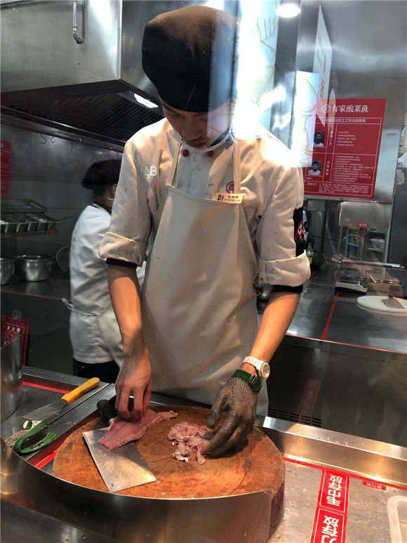 打败3万家酸菜鱼店！它“从不创新”，却开出62家直营店！
