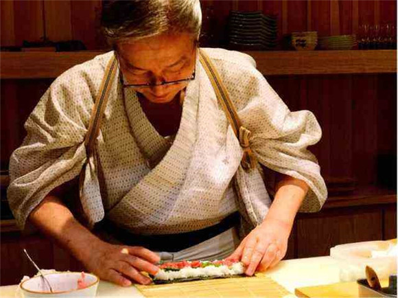 日本厨师将成“国宝”！中国厨师却只是“炒菜的”？