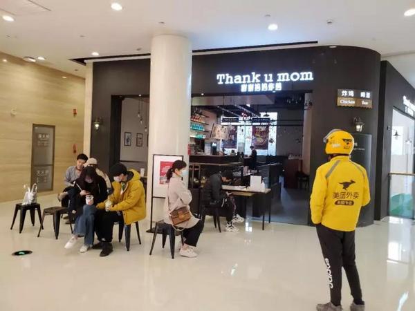一个餐饮老板“抢跑复工”的40天：别人拼惨，我拼乐观