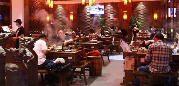 那些幻想抄底餐饮的人，醒醒吧！