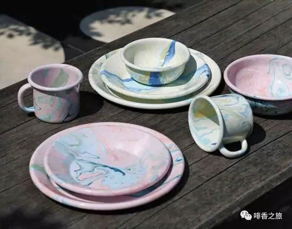 这两款咖啡杯颠覆了搪瓷在我心里的印象