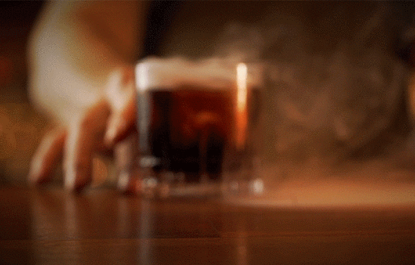 “时髦青年”新喝法：星巴克威士忌桶酿咖啡，让你醒着嗨不上头！