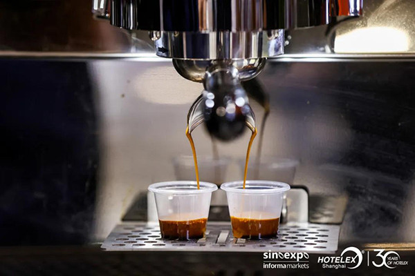 资本跑步入局万亿咖啡市场，创意咖啡引领新潮流