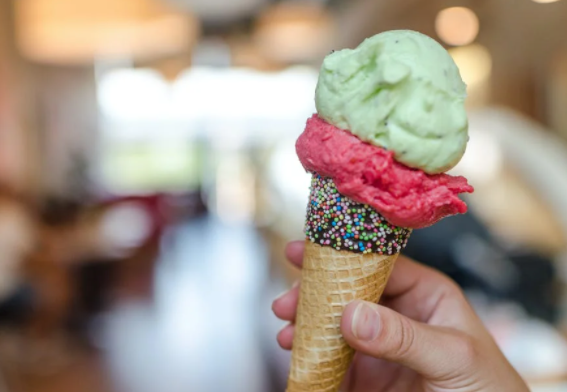 怎么使用自制冰淇淋机制作冰淇淋