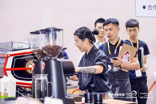 专访 | 2022世界咖啡师大赛成都分赛区冠军陈丹丹！黑马，绝非偶然！