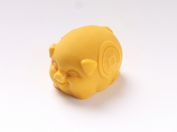 福猪纳财（芒果慕斯糕点）