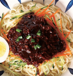 肉丁炸醬
