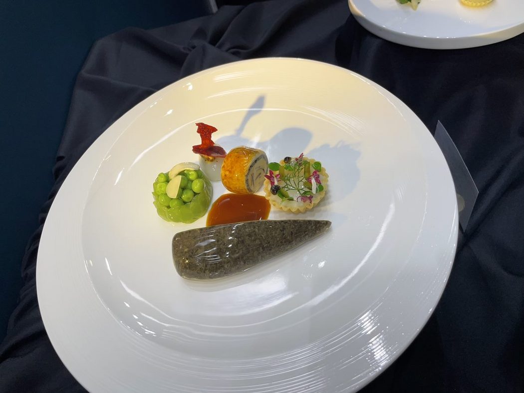 低温鸡胸、煎鸡腿卷,甜豆莴笋塔、山药泥