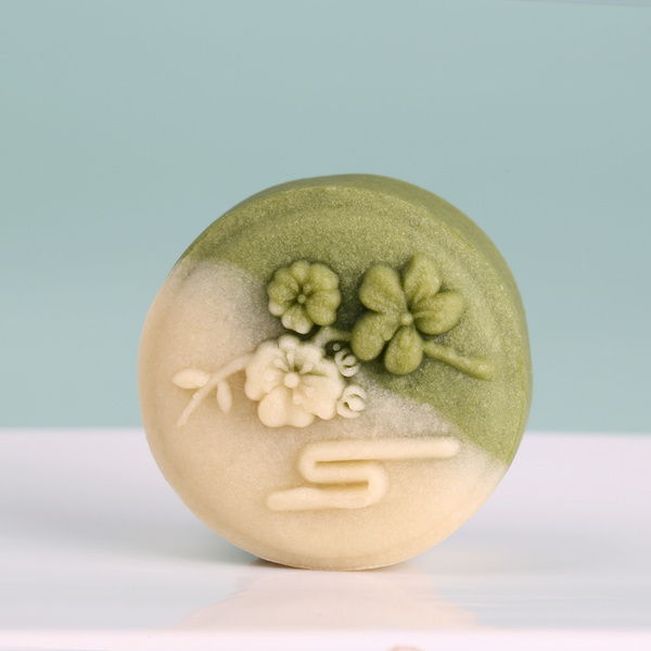 珠江饼业双色桃山月饼