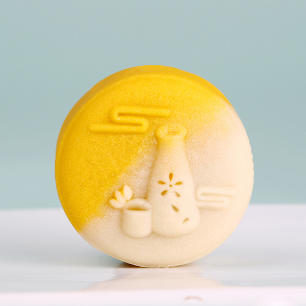 珠江饼业双色桃山月饼