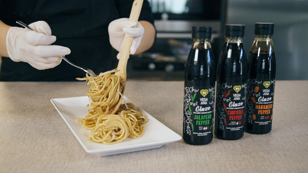 西班牙原瓶进口Vegaana奇普特辣辣椒烟熏味浓稠香醋(调味汁) - 中辣