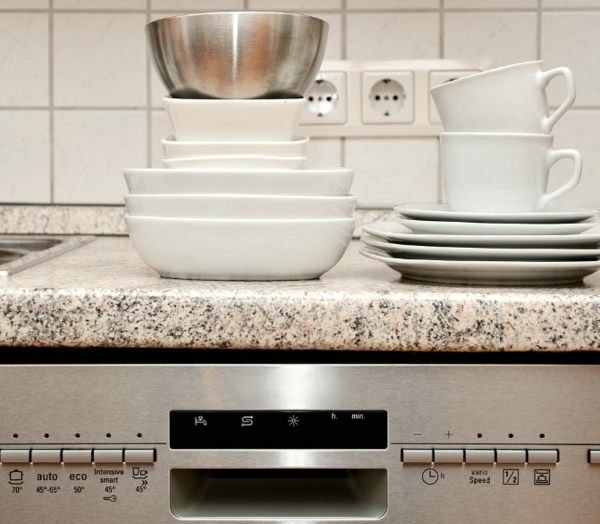 高效节能，轻松解放厨房：前置洗碗机的便利之道