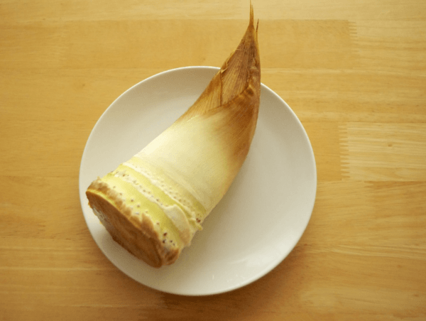手剥笋：传统工艺品味鲜嫩的春笋美食