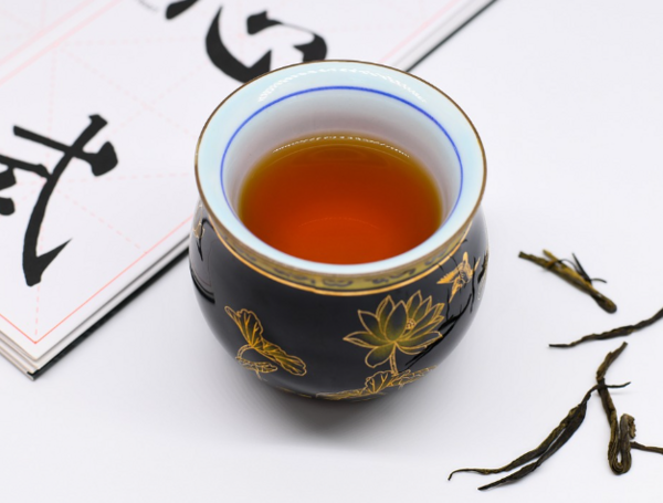 品味独特的竹香乌龙茶：自然芬芳的茶叶魅力