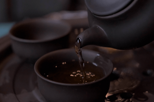 荷香溢彩的荷花香烏龍茶：花韻與茶香的和諧交融