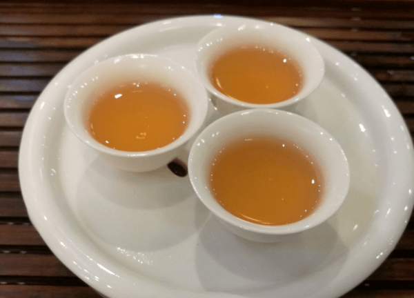 荷香溢彩的荷花香烏龍茶：花韻與茶香的和諧交融