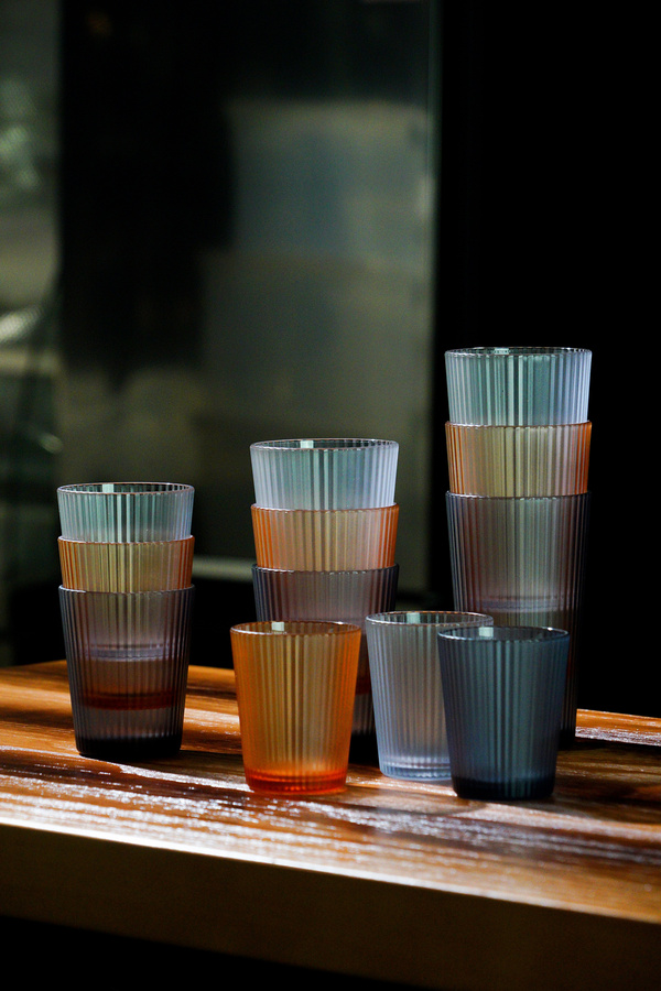 簡(jiǎn)潔ins風(fēng)豎紋飲料杯