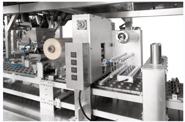 四列直线式灌装封口扣盖机