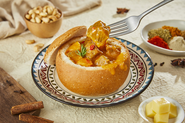 玛萨拉黄油牛肉·德式酸面包碗