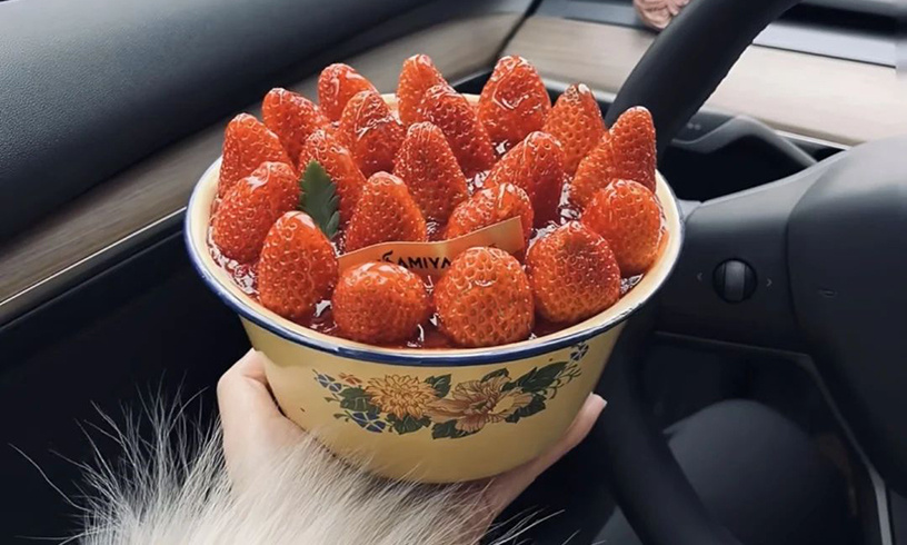 “终究是猪油蒙了心，信了铁盆装的感情”：年轻人 爱上搪瓷盆蛋糕