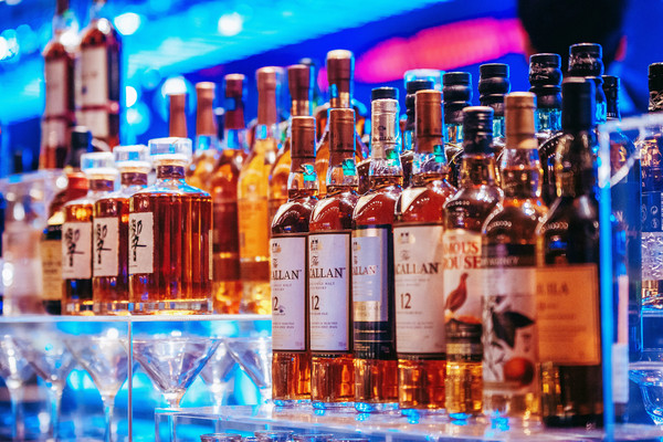 鸡尾酒生产中的常见问题及解决方案：如何避免制作中的常见错误？
