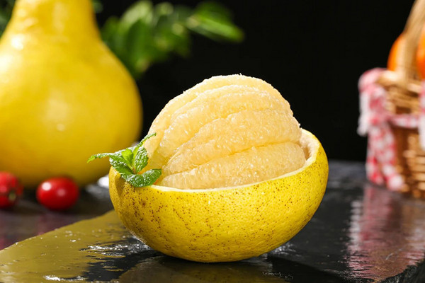 一颗柚子的千亿级生意经，谁在抢滩“黄金果”赛道？